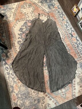 Zenana Outfitters Wide-Leg Spaghetti Strap Jumpsuit in Charcoal